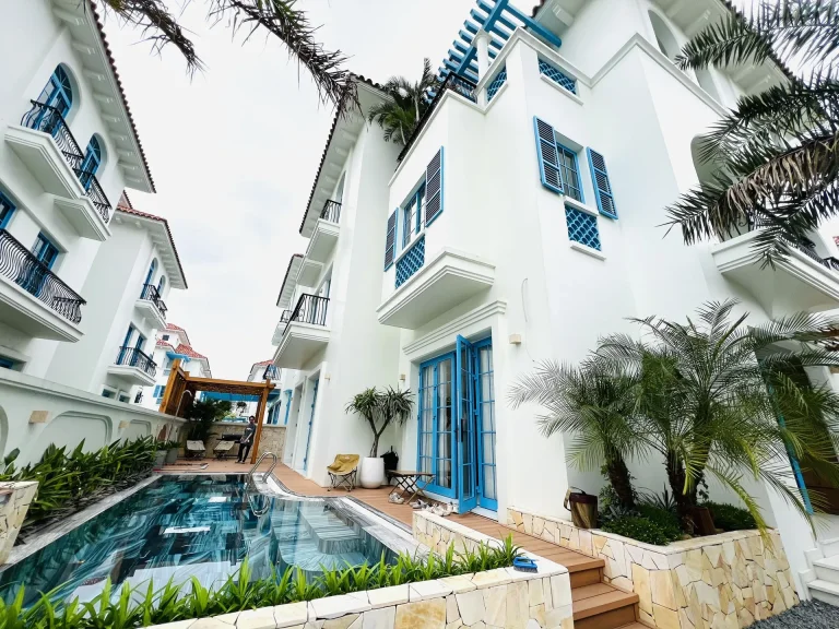 Ngoại thất và bể bơi riêng villa M2-21 Sun Feria Hạ Long