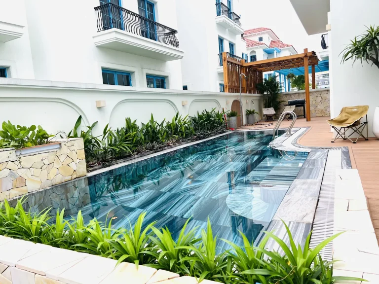 Bể bơi ngoài trời villa M2-21 Sun Feria Hạ Long
