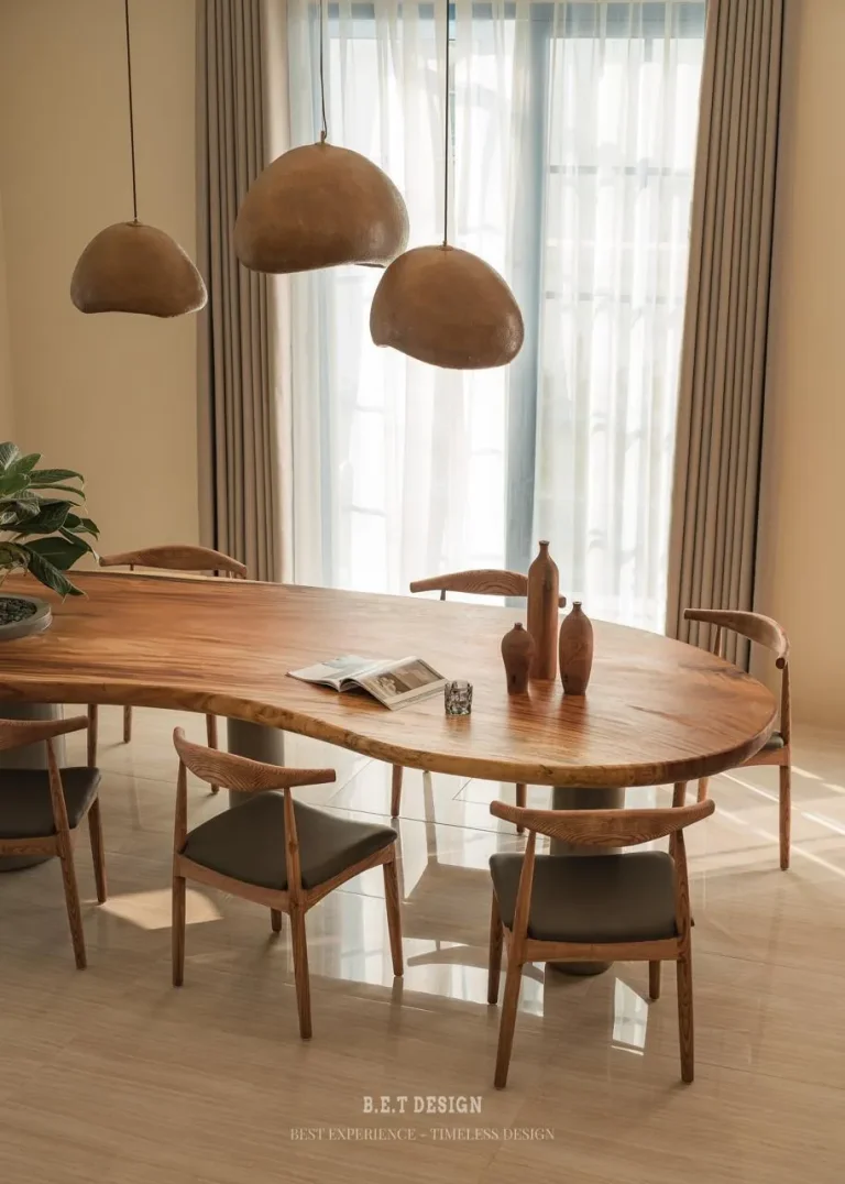 Khu bàn ăn nhiều ghế villa M2-21 Sun Feria Hạ Long