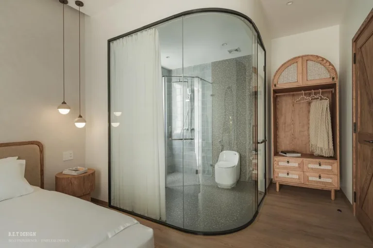 Phòng ngủ và khu tắm kính villa M2-21 Sun Feria