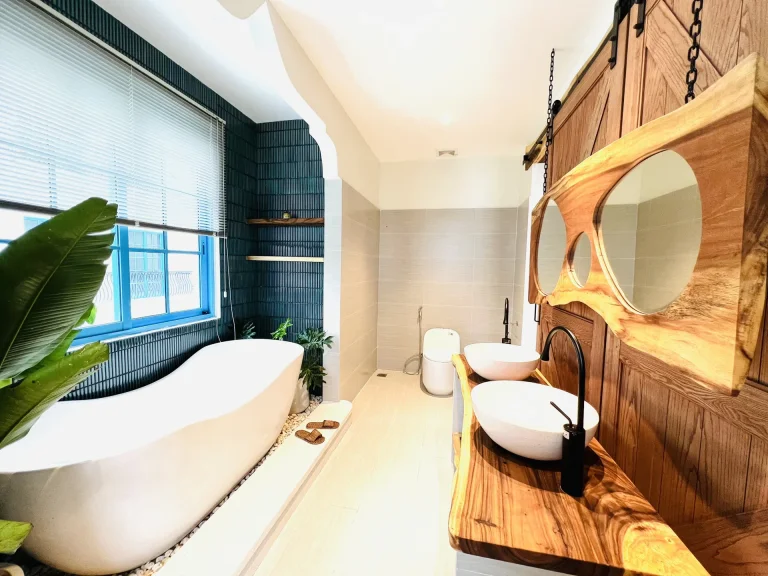 Bồn tắm và phòng tắm villa M2-21 Sun Feria Hạ Long