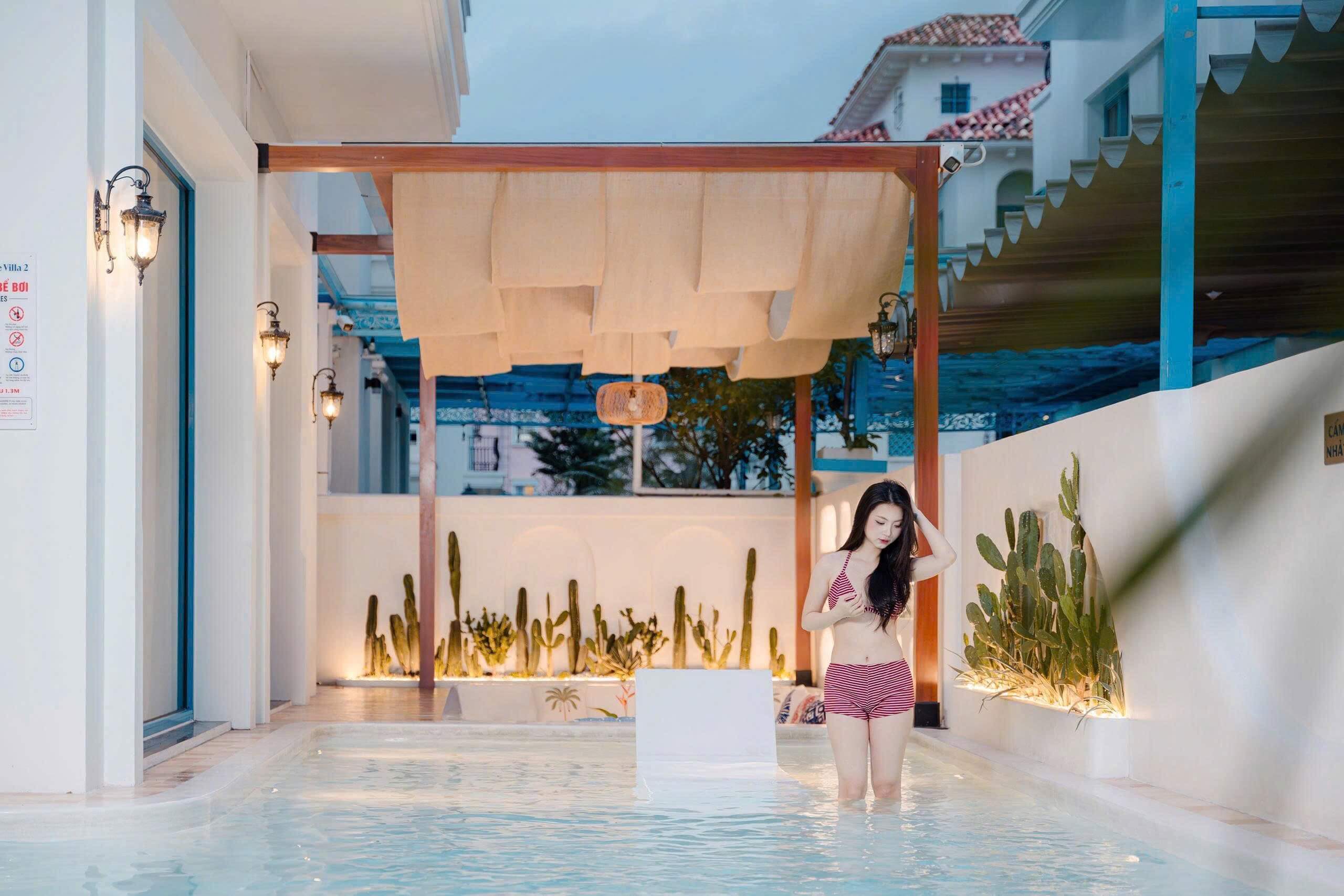 Không gian bể bơi và kiến trúc villa